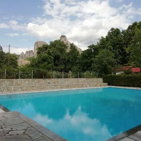 Meteora Garden Bed & Breakfast กาลัมปากา ภายนอก รูปภาพ