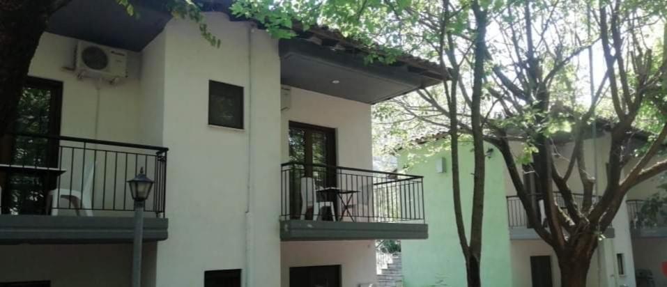 Meteora Garden Bed & Breakfast กาลัมปากา ภายนอก รูปภาพ
