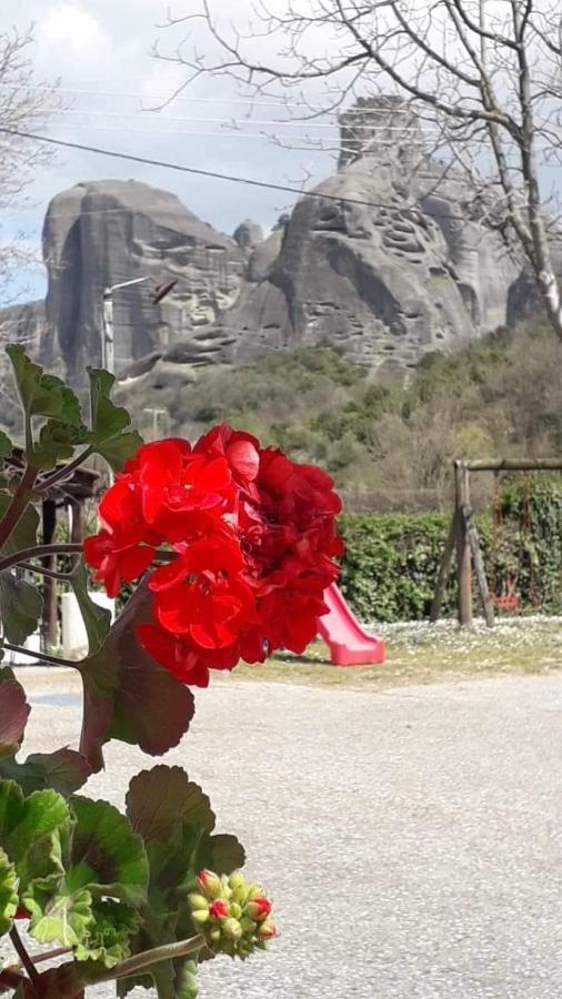 Meteora Garden Bed & Breakfast กาลัมปากา ภายนอก รูปภาพ