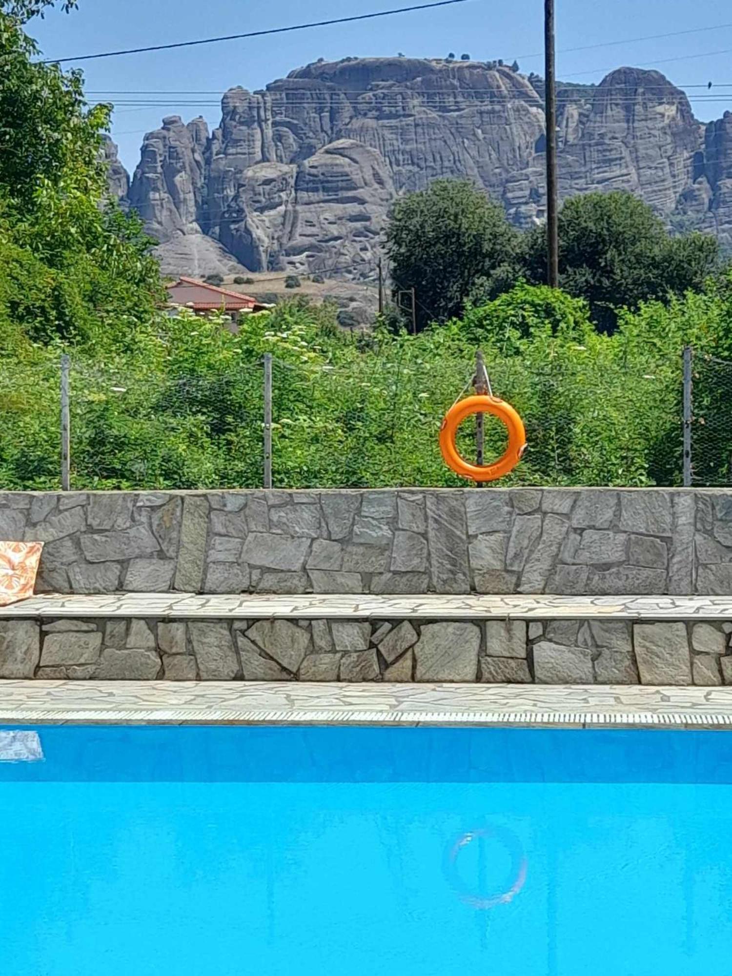 Meteora Garden Bed & Breakfast กาลัมปากา ภายนอก รูปภาพ