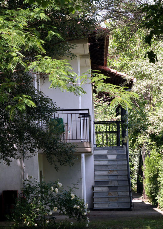 Meteora Garden Bed & Breakfast กาลัมปากา ภายนอก รูปภาพ