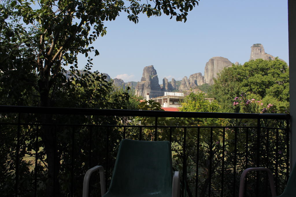 Meteora Garden Bed & Breakfast กาลัมปากา ภายนอก รูปภาพ