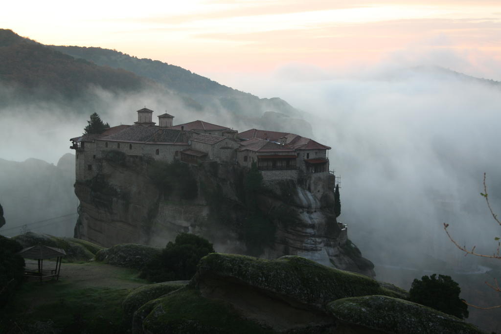 Meteora Garden Bed & Breakfast กาลัมปากา ภายนอก รูปภาพ