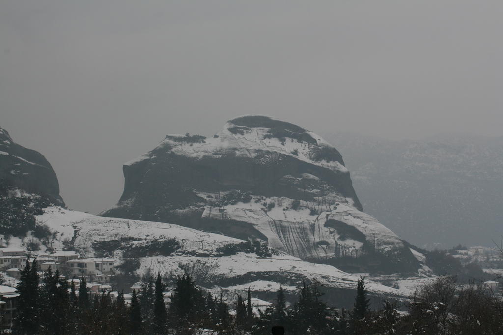 Meteora Garden Bed & Breakfast กาลัมปากา ภายนอก รูปภาพ