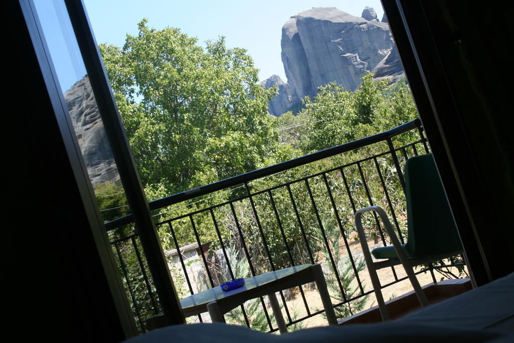 Meteora Garden Bed & Breakfast กาลัมปากา ภายนอก รูปภาพ