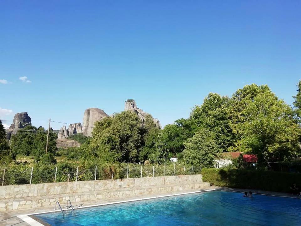 Meteora Garden Bed & Breakfast กาลัมปากา ภายนอก รูปภาพ