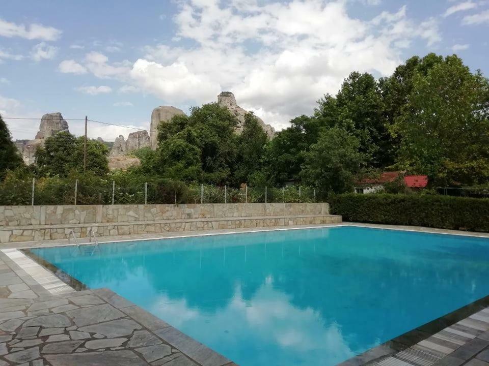 Meteora Garden Bed & Breakfast กาลัมปากา ภายนอก รูปภาพ